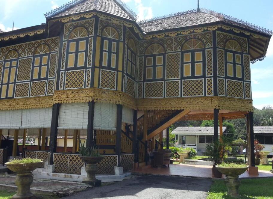 Istana Kenangan - Known as the Royal Museum of Perak